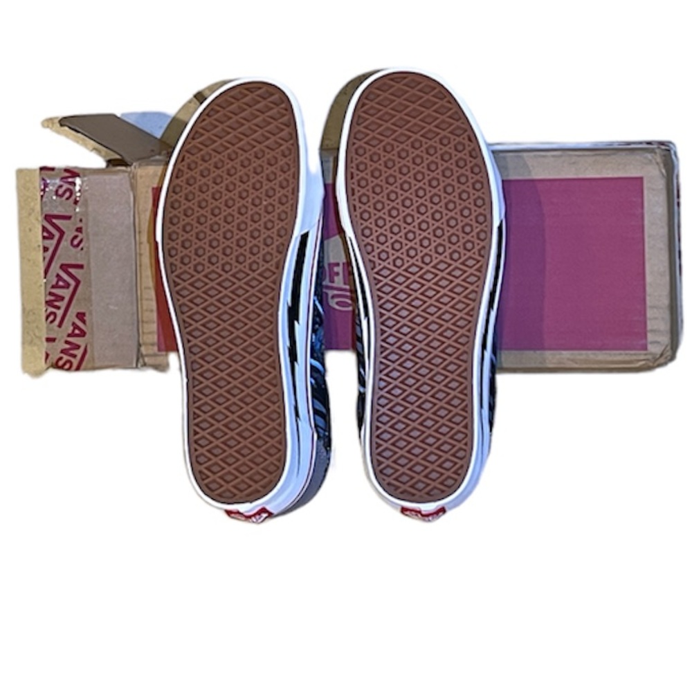 Customized Vans - Picture 6 of 10